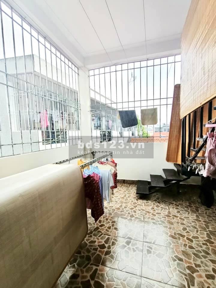 Bán nhà nguyên căn Quận Thanh Xuân ô tô ra vào diện tích 40m2, 5 tầng đúc kiên cố, kinh doanh