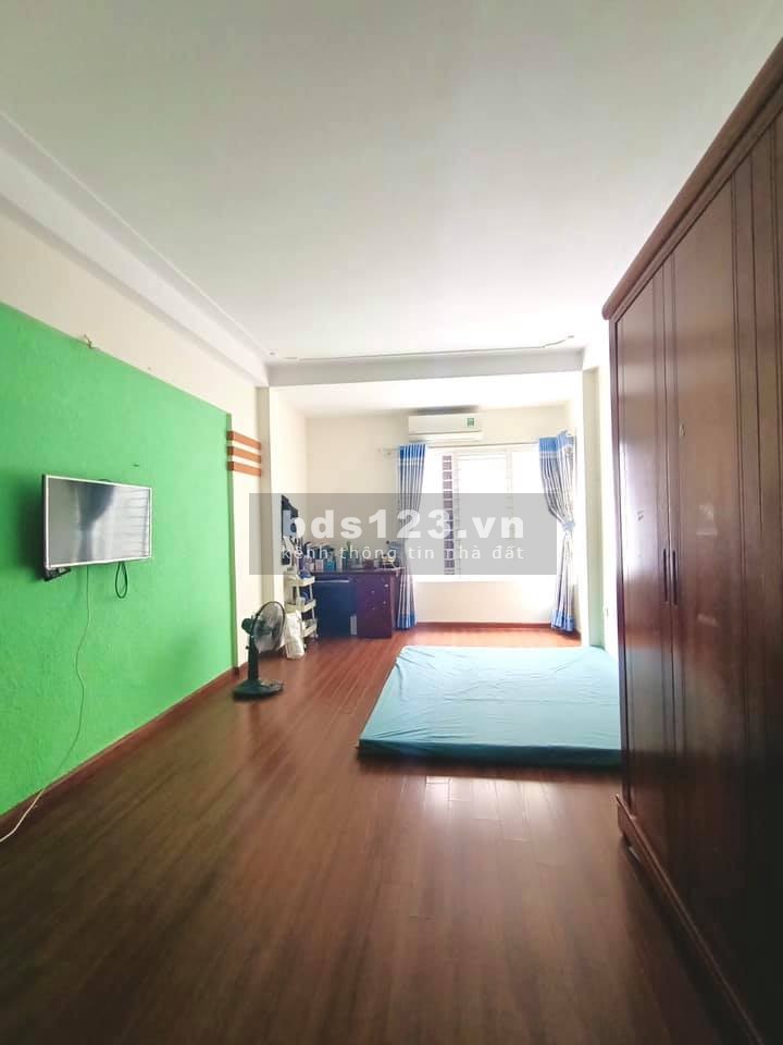 Bán nhà nguyên căn Quận Thanh Xuân ô tô ra vào diện tích 40m2, 5 tầng đúc kiên cố, kinh doanh