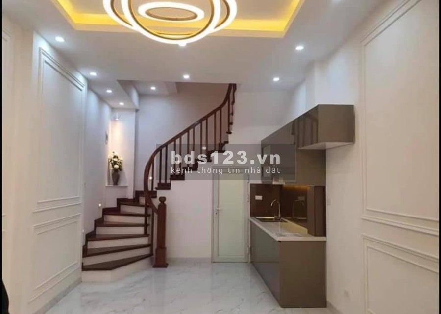 Bán nhà Thụy Khuê ở ngay, ngõ rộng thoáng, diện tích 47m2, 3 tầng, mặt tiền 6m, giá 4.6 tỷ