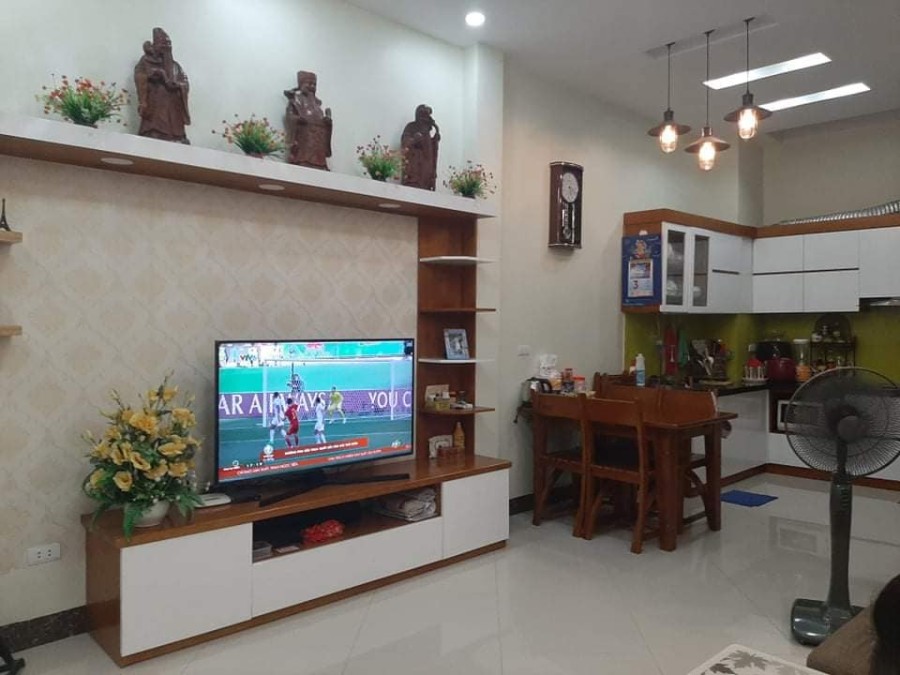 Bán Nhà Lô Góc Cầu Giấy, DT 68m2, 4T, MT 6m, Giá 5.5 Tỷ.