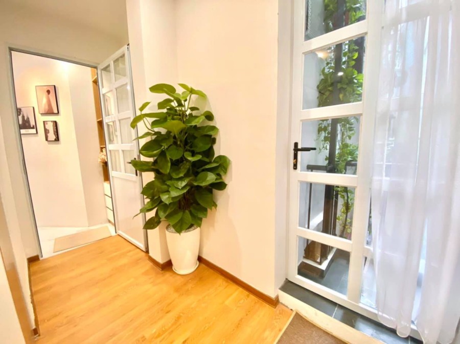 Cần bán siêu phẩm Chùa Láng, Đống Đa, dt 38m2 mt 5m, ô tô đỗ cửa, đủ đồ dùng, giá 3.8 tỷ