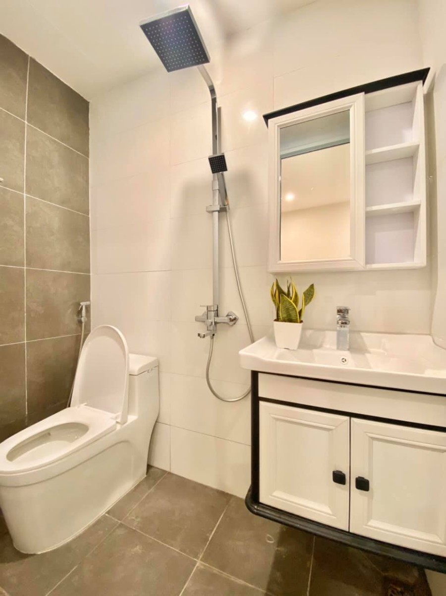 Cần bán siêu phẩm Chùa Láng, Đống Đa, dt 38m2 mt 5m, ô tô đỗ cửa, đủ đồ dùng, giá 3.8 tỷ