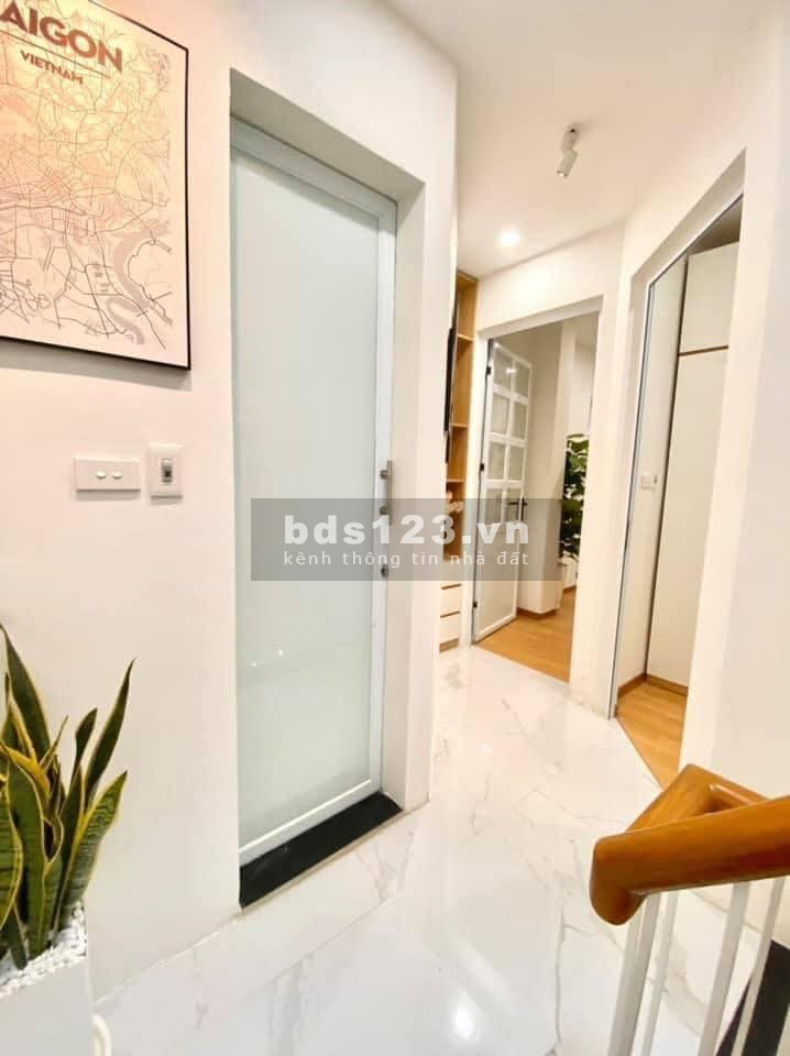 Oto đỗ cửa, nhà full nội thất, 3T 38m2 ngõ 136 Chùa Láng, MT 7m, chỉ 3,8 tỷ, 0392969999
