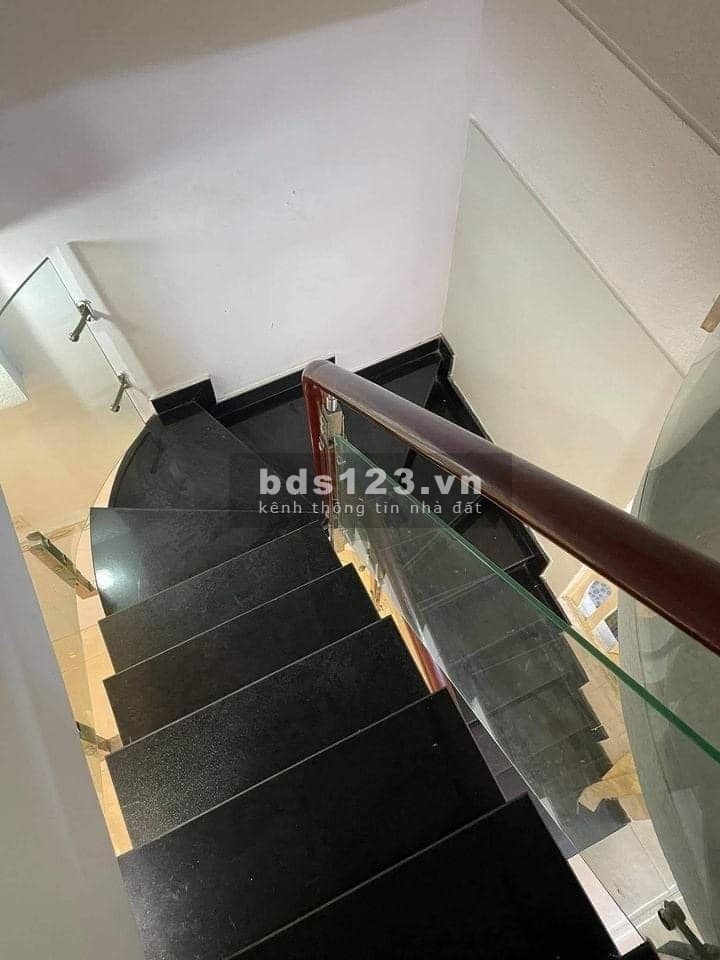 Bán Nhà Phố Ngô Quyền Hà Đông khu phân lô Quân Đội ô tô đỗ cách 20m diện tích 38m2 giá 2.4tỷ
