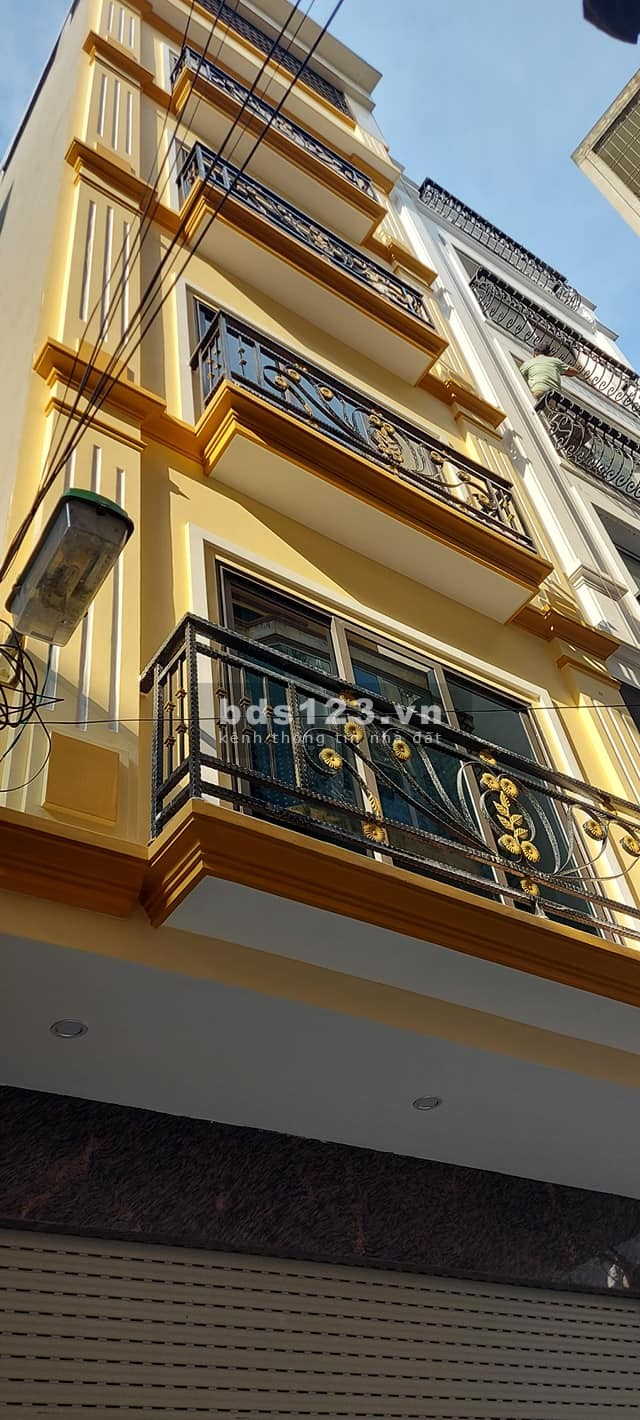 Tôn Thất Tùng Đống Đa diện tích sử dụng 40m2 6 tầng đúc kiên cố ô tô 10m giá 2.7 tỷ