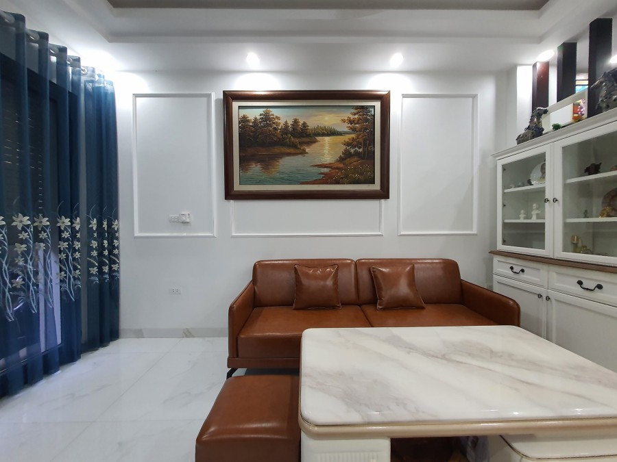 Bán gấp nhà Quận Đống Đa nhà mới, đẹp trung tâm cách phố 70m Dt 45m x5 tầng, giá 5 tỷ