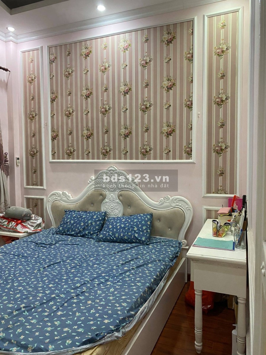 Bán nhà Đường Láng,nội thất tiền tỷ,đủ công năng,gần trường chợ giá nhỉnh 5 tỷ.