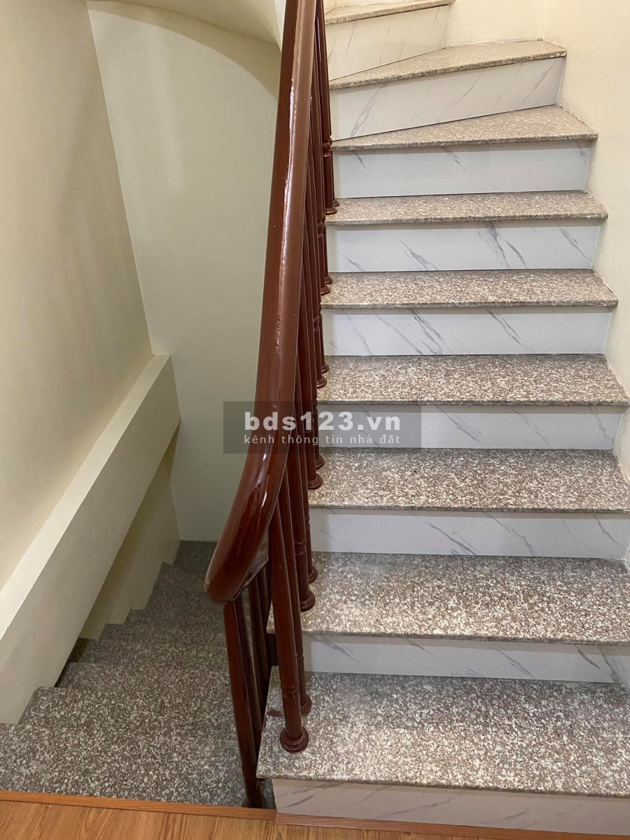 Bán nhà hiếm Đội Nhân, phố Vip Quận Ba Đinh, dtsd. 40m2, 5 tầng mt 6m, giá 4.7 tỷ, lh 0975513371