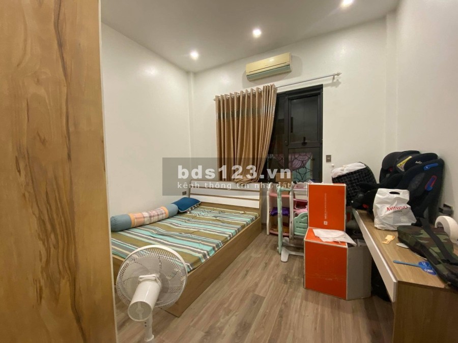 Bán Nhà Phố Ngô Quyền Hà Đông khu phân lô Quân Đội ô tô đỗ cách 20m diện tích 38m2 giá 2.4tỷ