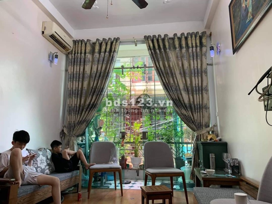 Cần Bán Nhà Quan Nhân 42m2 giá 5.75 tỷ-Kinh Doanh Sầm uất - Trung Tâm tiện ích .