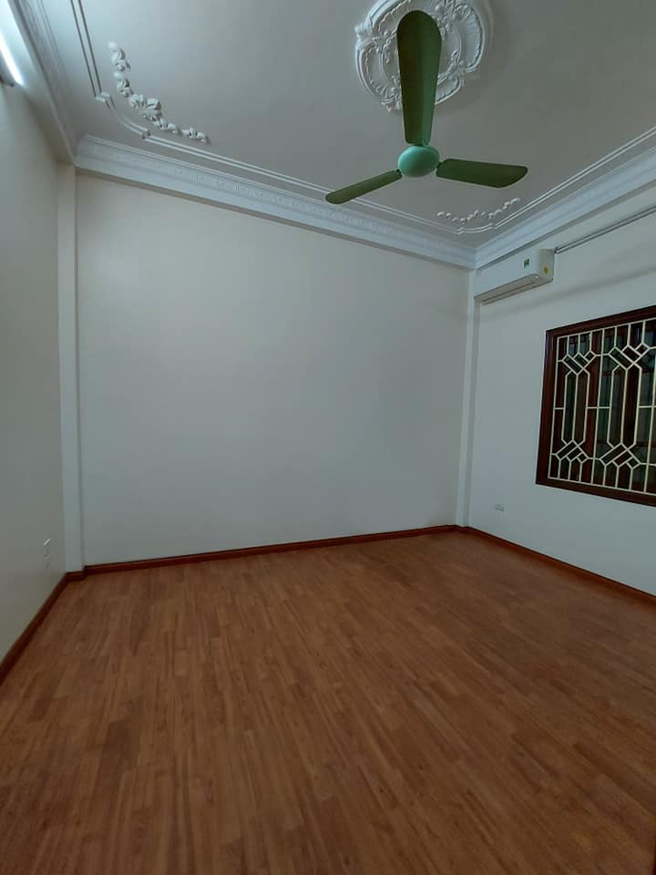 Giá bán chỉ 6.5 tỷ diện tích 65m2, đúc 4 tầng kiên cố nhà đẹp ở luôn ngay chùa Láng, Quận Đống Đa