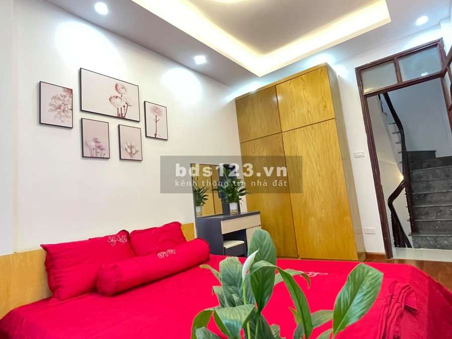 Bán nhà nguyên căn Giáp Nhị, Quận Hoàng Mai, diện tích 28m2, đúc kiên cố 4 tầng 2,55 tỷ