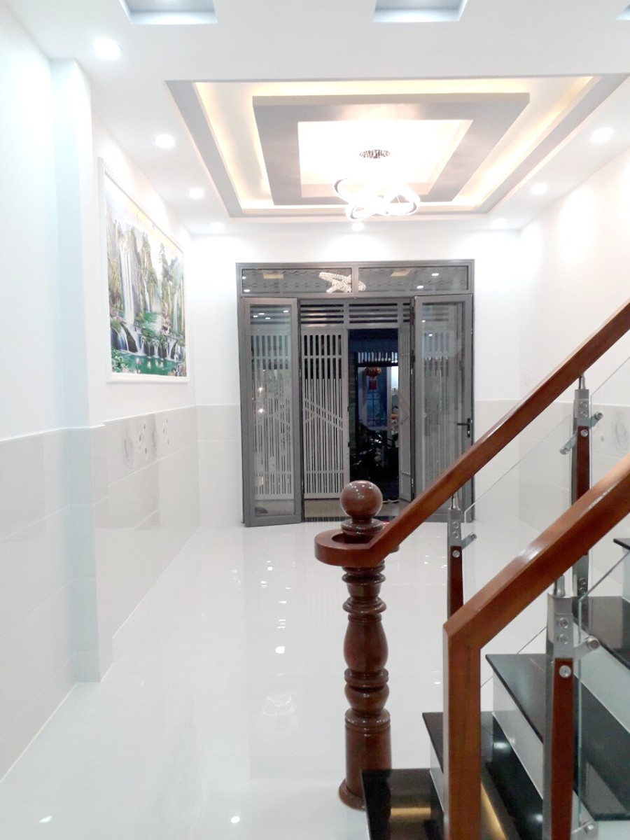 Nhà mới, 2 lầu, hẻm 154 gần mặt tiền đường Âu Dương Lân P3 Q8