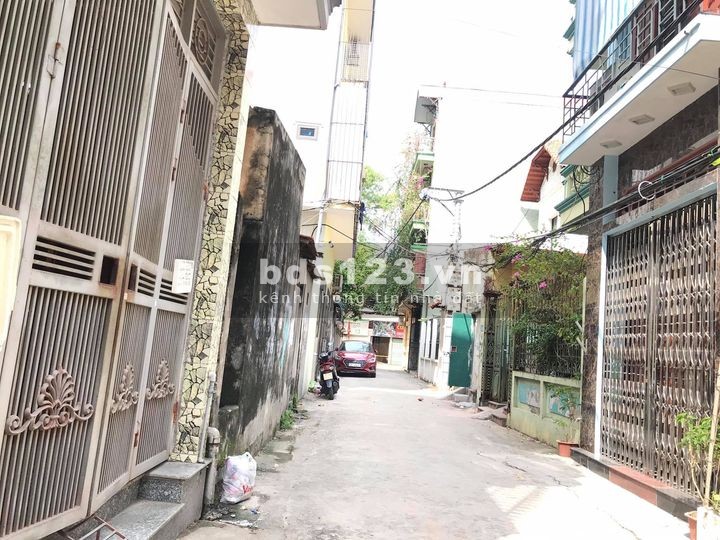 Nhà 3,5 Tầng tại Trầu Quỳ, Gia Lâm đường 4m , Ô tô thông. 0983253436