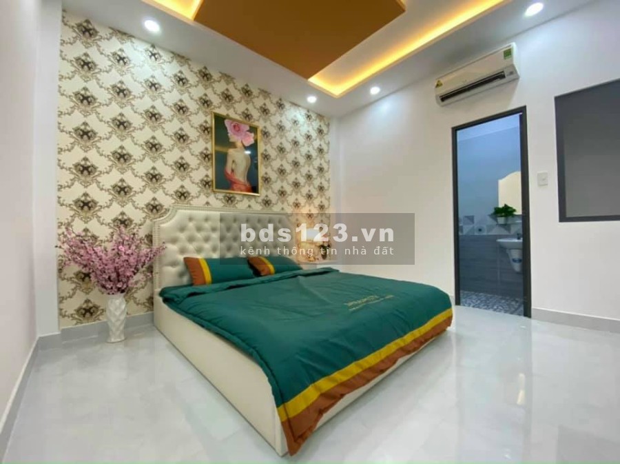 Bán nhà Đ.số 18 Gò Vấp, 81m2, 4 lầu, sát bên chợ HTT, tặng hết NT, 6.2 tỷ.