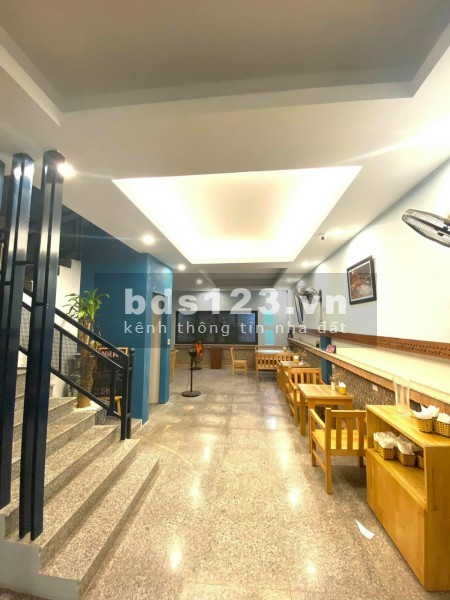 Cần bán siêu phẩm nhà đẹp Lạc Long Quân dt 114m2 4 tầng, mặt tiền 6m, kinh doanh, thang máy.
