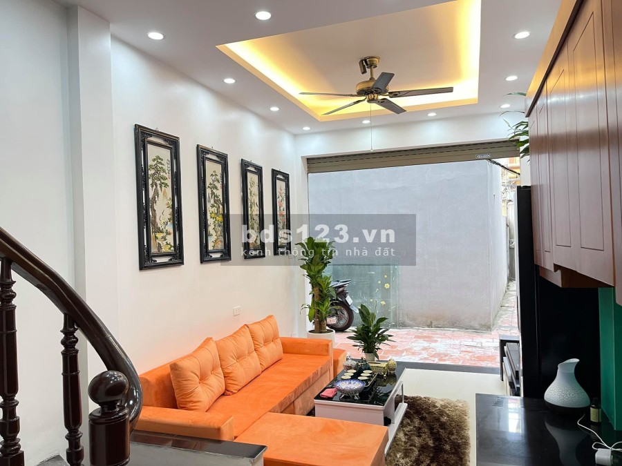 Bán nhà nguyên căn Giáp Nhị, Quận Hoàng Mai, diện tích 28m2, đúc kiên cố 4 tầng 2,55 tỷ