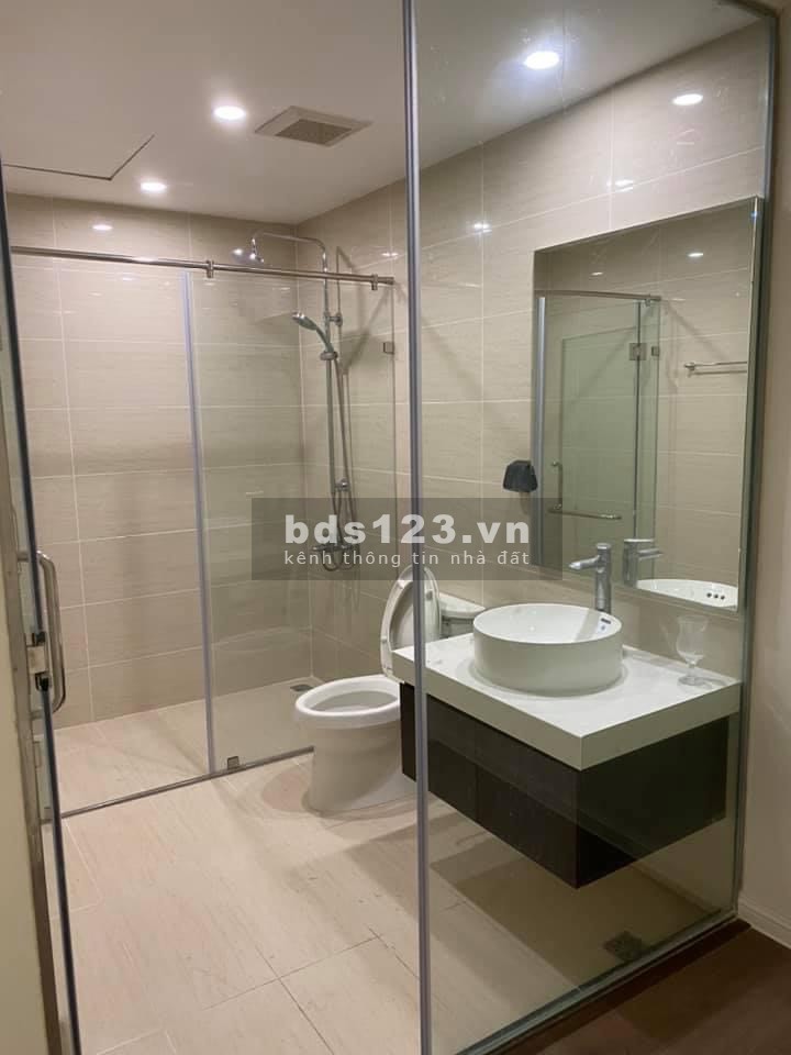 Chính chủ cho thuê gấp căn 3pn 86m2 Sky A hướng ĐB, view sông hồng, miễn phí môi giới