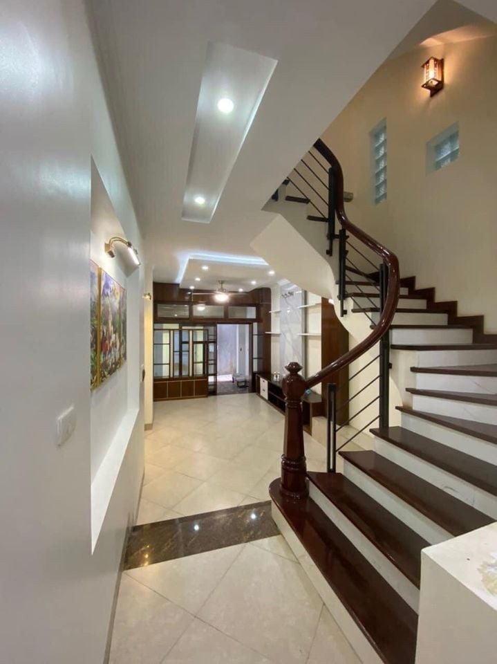 Bán Gấp Nhà Đường Láng 40m2 [Ô TÔ QUA CỔNG] Nhà mới Tặng nội thất Giá 3,5 Tỷ