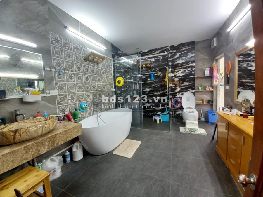 Bán Gấp nhà cực hiếm Lô góc phố Nguyễn Văn Huyên diện tích sử dụng 55m2, chỉ hơn 10Tỉ