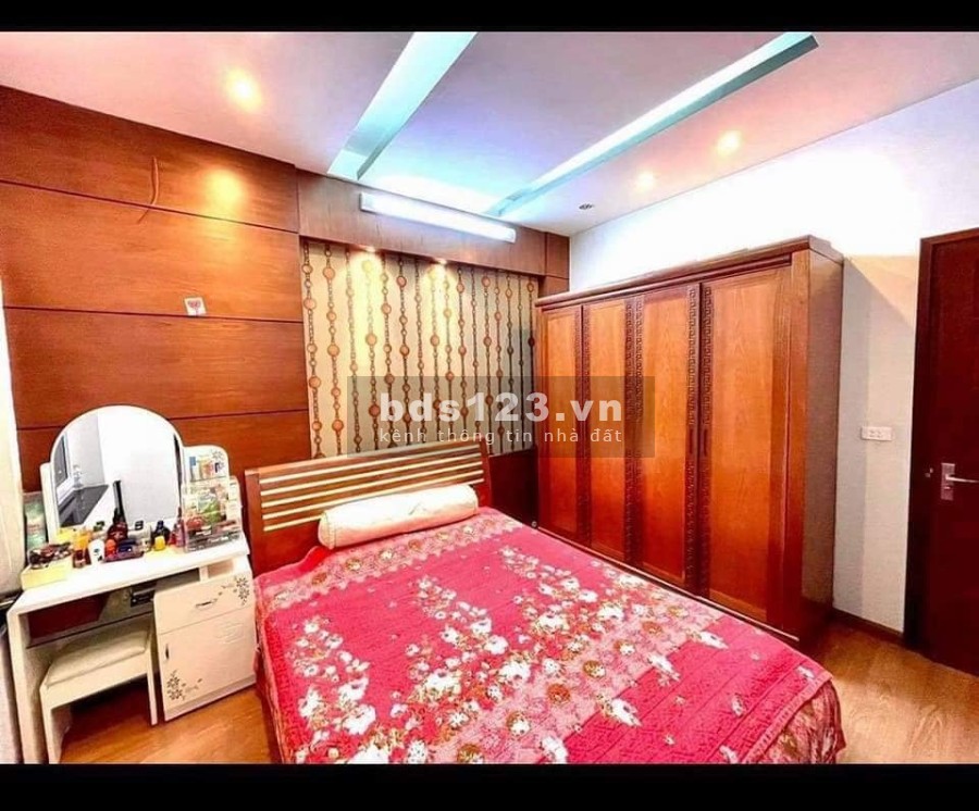 Cần bán Nhà chính chủ tại Tô Vĩnh Diện oto , phân lô 60.3m3, MT 6.2m, giá bán 7.8 tỷ. LH 0377987656