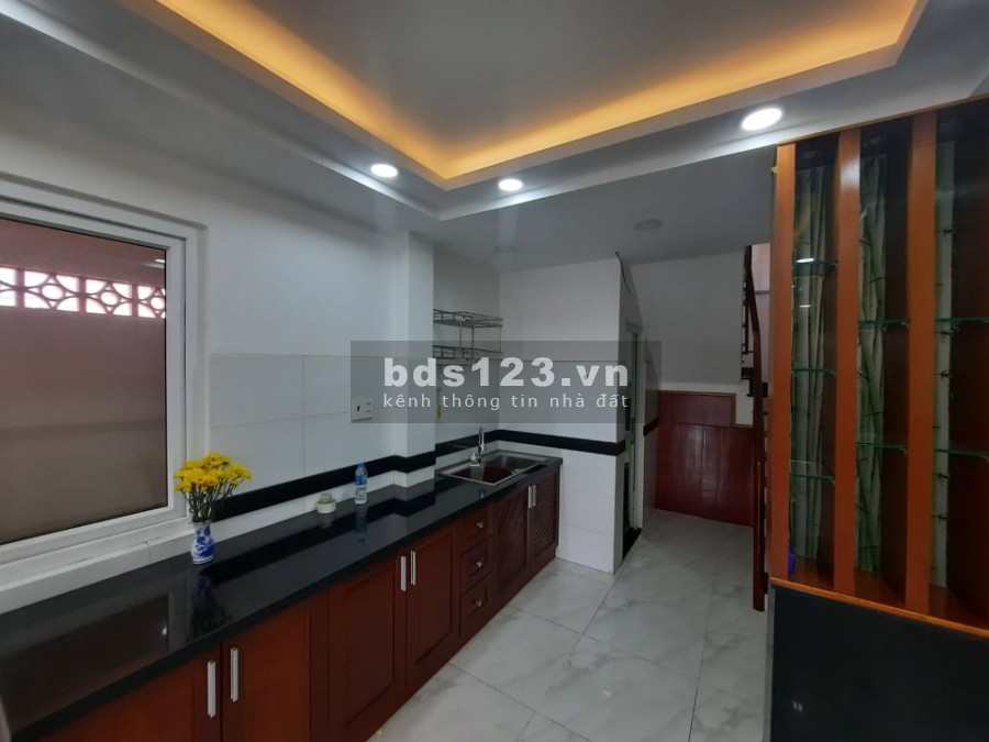 NHÀ MỚI 5T-HXH QUAY ĐẦU- VUÔNG A4- 1 PHÚT QUA QUẬN 1 - NHỎ 6 TỶ