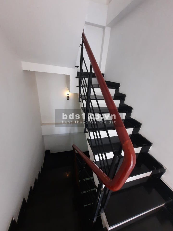 NHÀ MỚI 5T-HXH QUAY ĐẦU- VUÔNG A4- 1 PHÚT QUA QUẬN 1 - NHỎ 6 TỶ