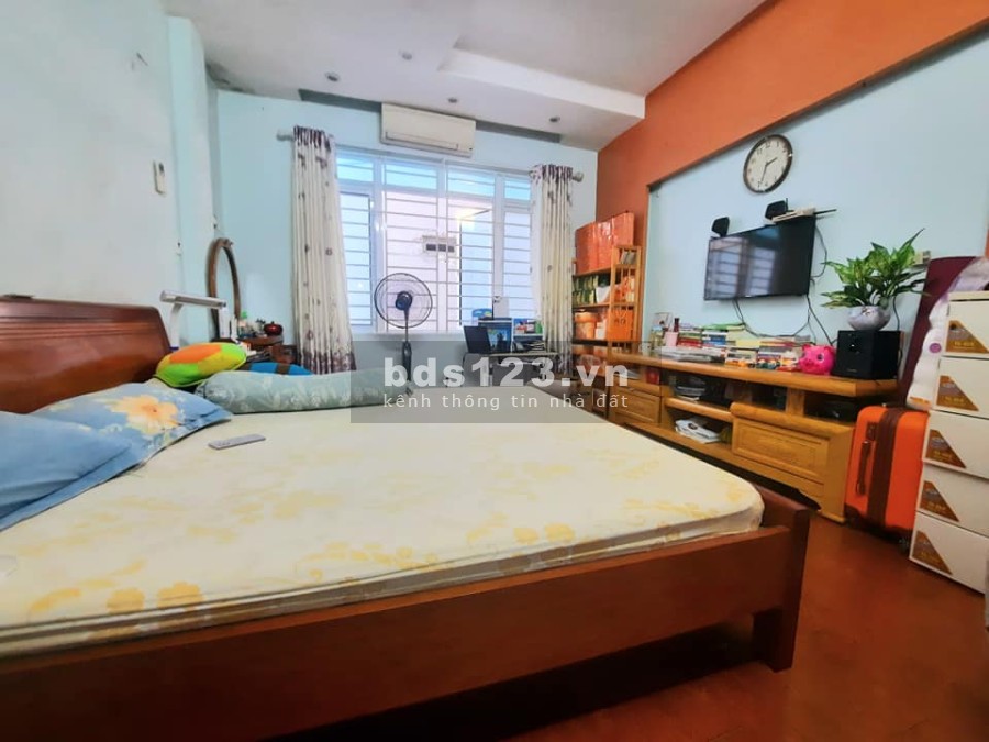Bán nhà đẹp nguyên căn mặt phố vào ở ngay, đúc 5 tầng kiên cố, giá 2.3 tỷ, đầy đủ công năng