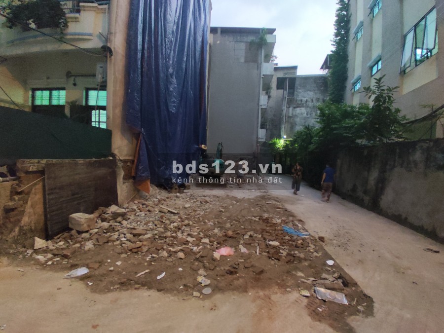Bán đất phân lô Trường Chinh, lô góc ô tô đỗ cửa vào nhà xây văn phòng khu dân cư đông đúc
