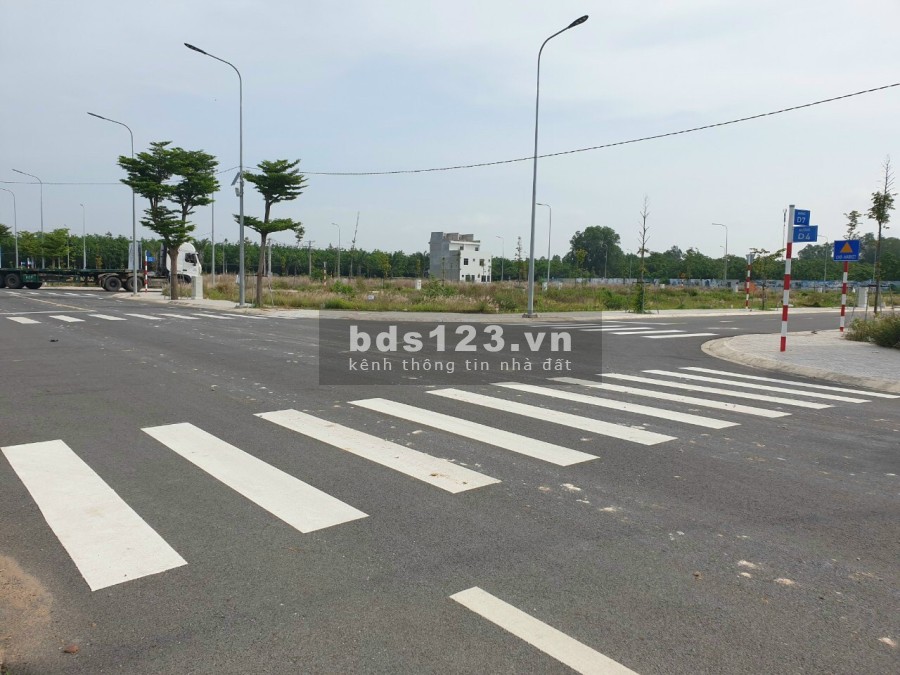 Kẹt tiền cần bán gấp lô đất 80m2 ngay cổng xanh sổ hồng riêng lh 0967068799