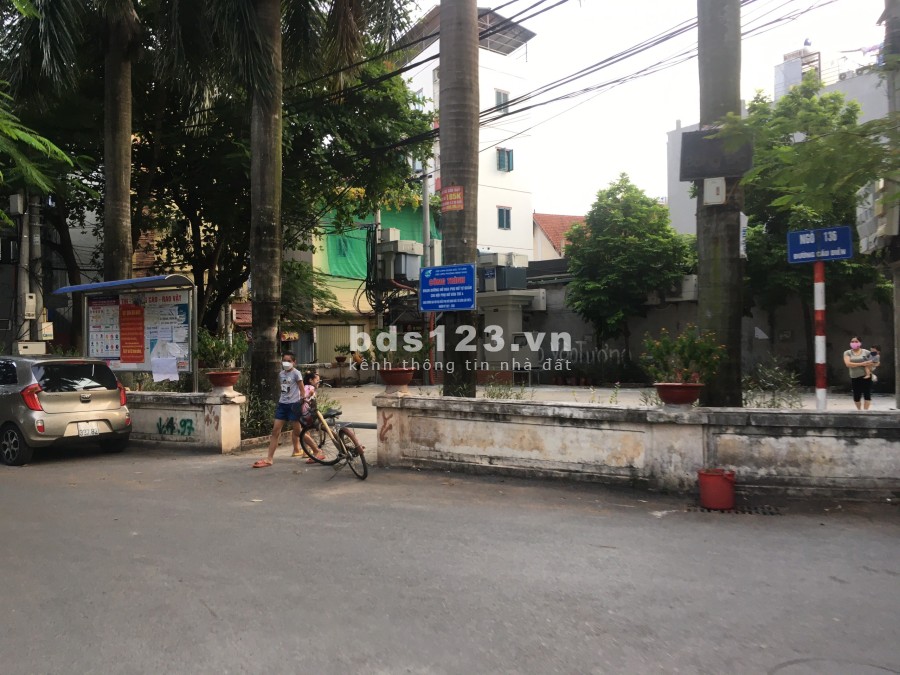 Bán nhà Văn Trì diện tích sử dụng 40m2 4 tầng 5PN gần ô tô TK hiện đại, nội thất xịn sò.