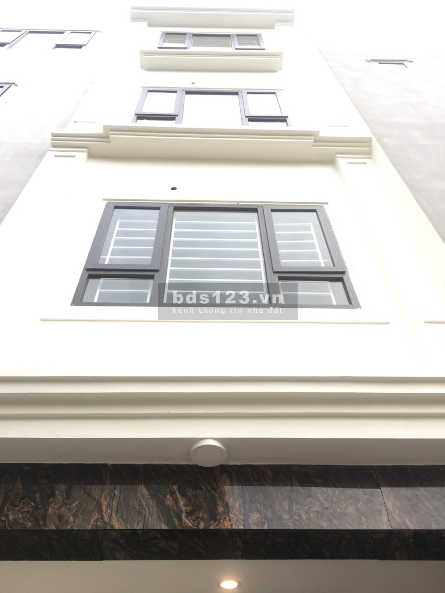 Bán nhà Văn Trì diện tích sử dụng 40m2 4 tầng 5PN gần ô tô TK hiện đại, nội thất xịn sò.