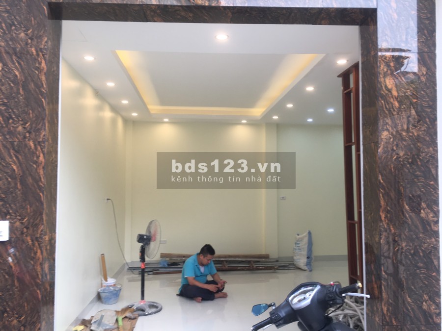 Bán nhà Văn Trì diện tích sử dụng 40m2 4 tầng 5PN gần ô tô TK hiện đại, nội thất xịn sò.