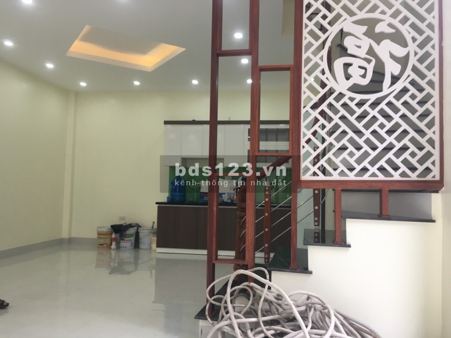 Bán nhà Văn Trì diện tích sử dụng 40m2 4 tầng 5PN gần ô tô TK hiện đại, nội thất xịn sò.