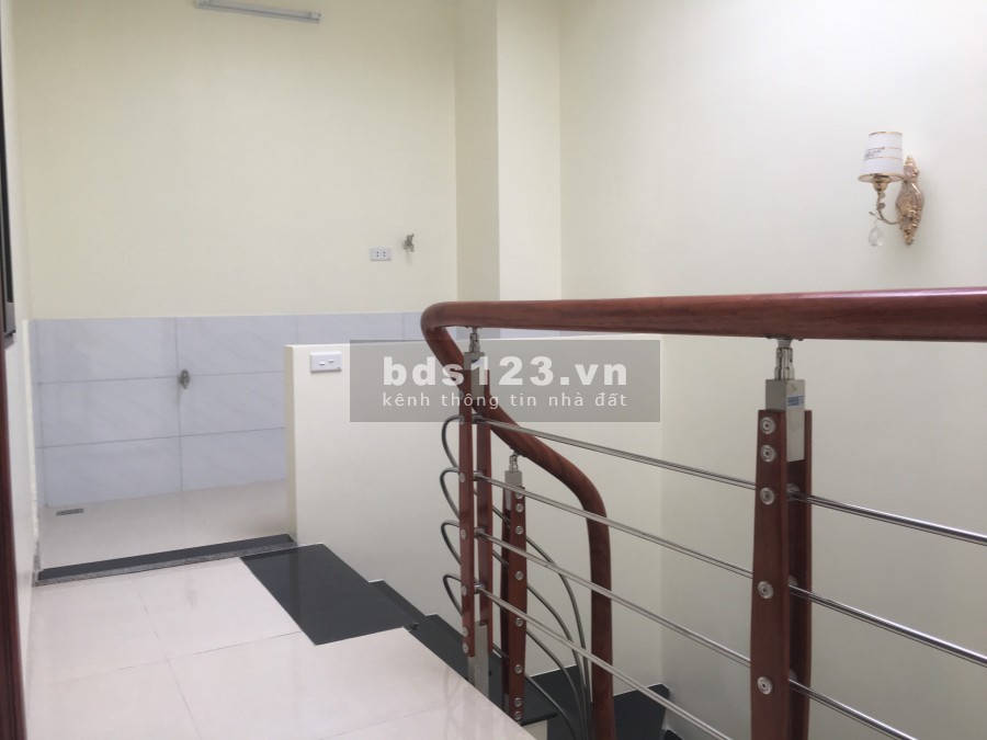 Bán nhà Văn Trì diện tích sử dụng 40m2 4 tầng 5PN gần ô tô TK hiện đại, nội thất xịn sò.