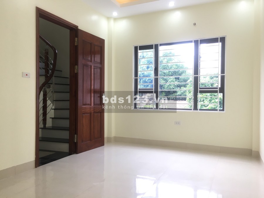 Bán nhà Văn Trì diện tích sử dụng 40m2 4 tầng 5PN gần ô tô TK hiện đại, nội thất xịn sò.