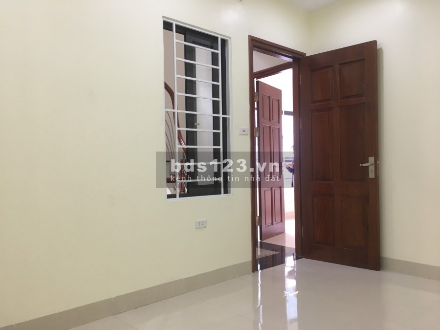 Bán nhà Văn Trì diện tích sử dụng 40m2 4 tầng 5PN gần ô tô TK hiện đại, nội thất xịn sò.