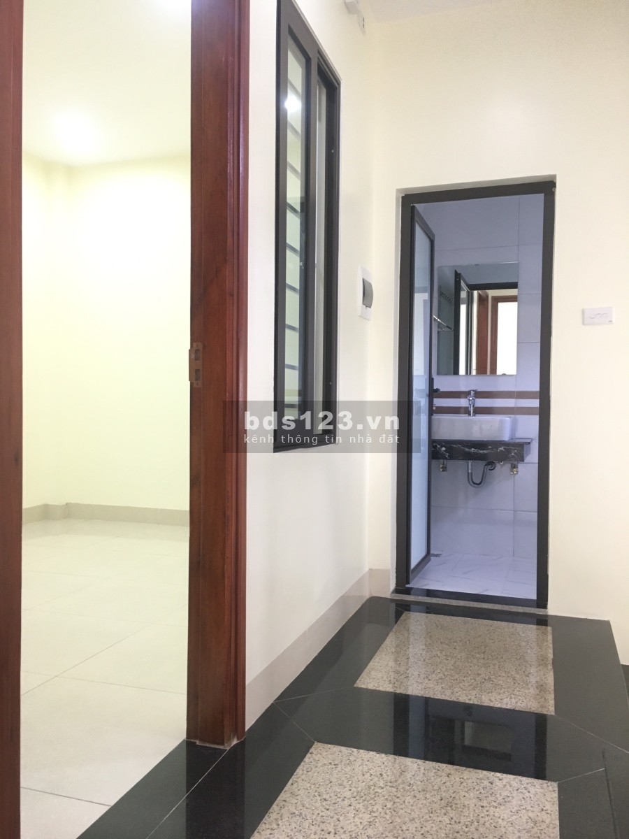 Bán nhà Văn Trì diện tích sử dụng 40m2 4 tầng 5PN gần ô tô TK hiện đại, nội thất xịn sò.