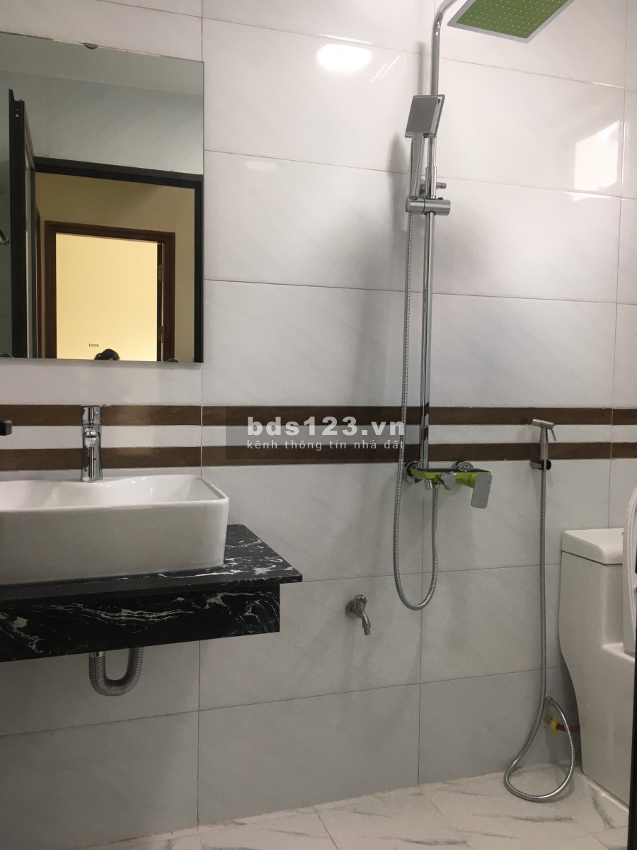 Bán nhà Văn Trì diện tích sử dụng 40m2 4 tầng 5PN gần ô tô TK hiện đại, nội thất xịn sò.