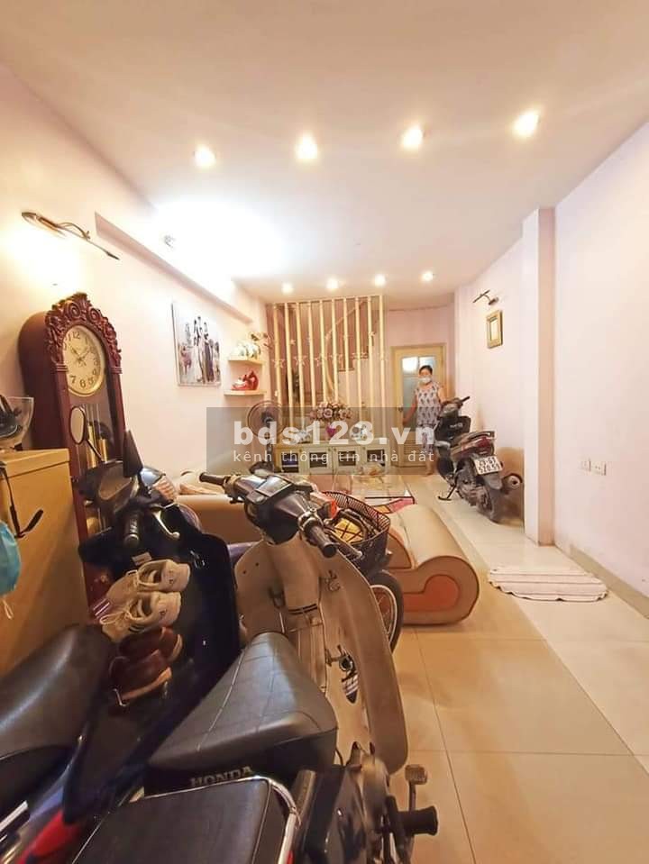 Chùa Láng - Đống Đa, 4 tầng diện tích sử dụng 36m2, giá bán 3.75 tỷ, lh 0918120568