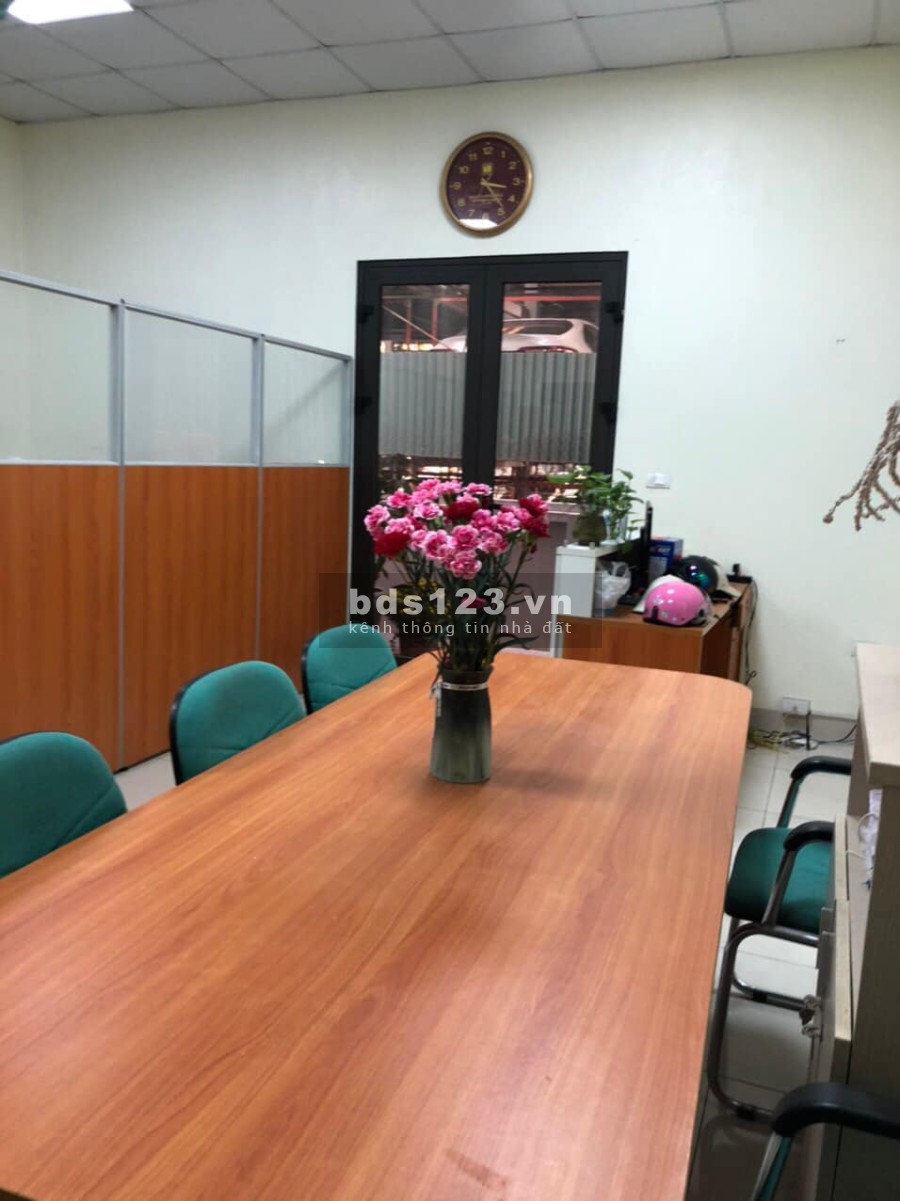Bán biệt thự Dịch Vọng 4 tầng 297m2 MT 15,5m gần CV Cầu Giấy giá 60 tỷ. LH 0912442669