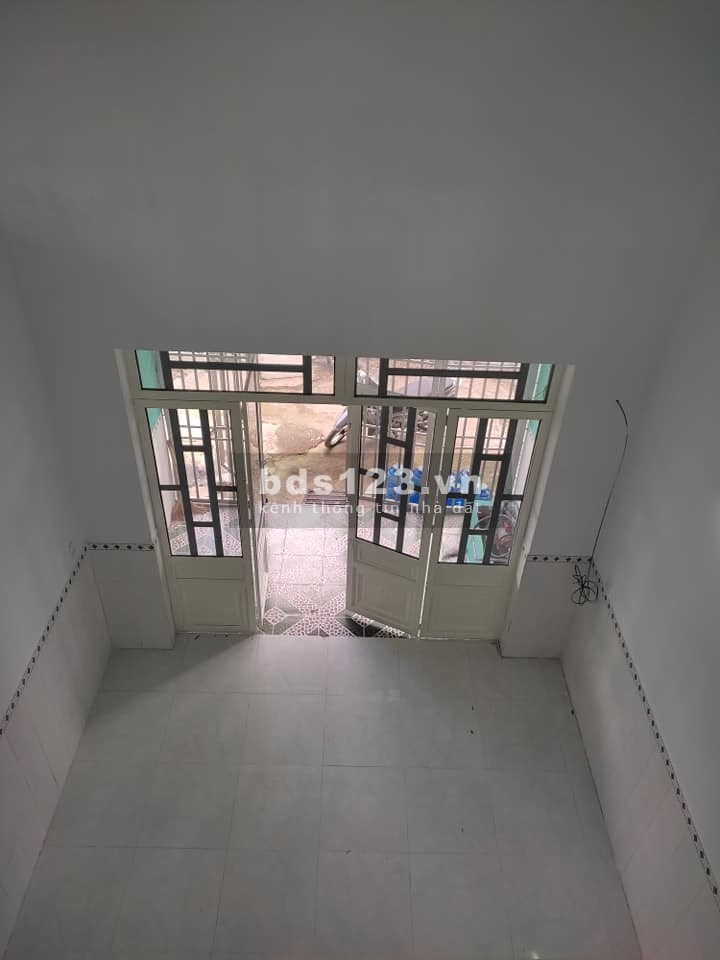 Chủ ngộp đang bán gấp nhà 1T1L 62m2 HXH ngay MT Tô Ký, giá 830tr , SHR
