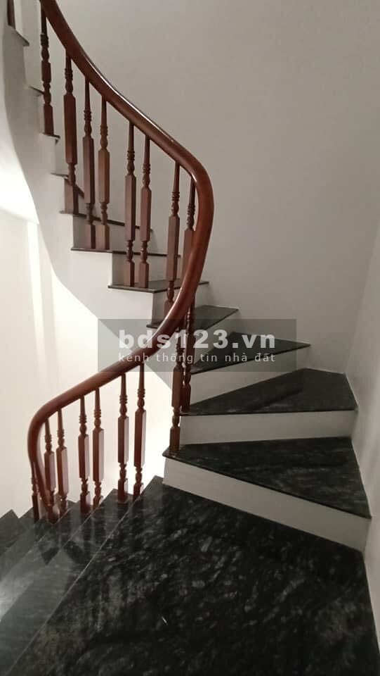 Bán nhà Thái Hà, Đống Đa, 36m, 5T, lô góc 2 măt thoáng, ở và KD ok, vài bước ra phố, ngõ thông ô tô, nhỉnh 5 tỷ.