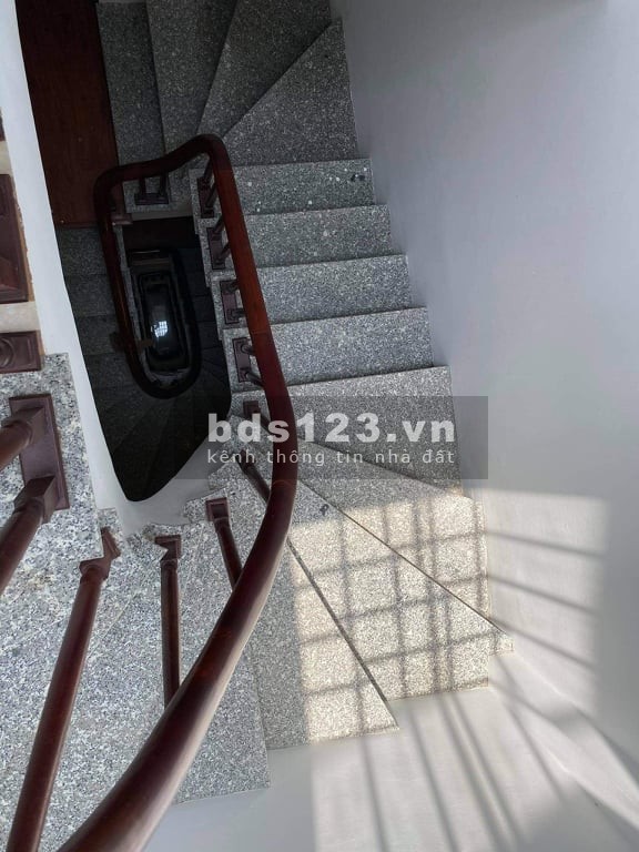 Nhà Bồ Đề, đầu phố Nguyễn Văn Cừ, 53m2, 3,9 tỷ.