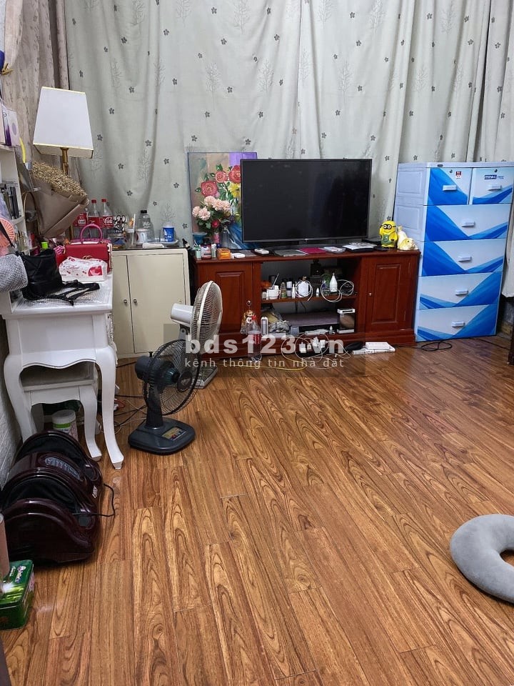 Bán nhà Nguyễn Văn Cừ 27m ngõ ô tô đỗ cửa, kinh doanh đỉnh, siêu hót 3,1 tỷ.