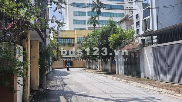 Cần bán gấp đất phân lô phố Nguyễn Sơn, Long Biên, Hà Nội.