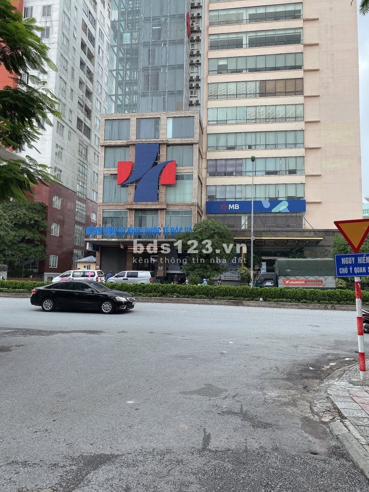 Bán nhà Nguyễn Văn Cừ 27m ngõ ô tô đỗ cửa, kinh doanh đỉnh, siêu hót 3,1 tỷ.