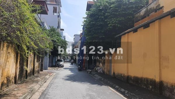Cần bán gấp đất phân lô phố Nguyễn Sơn, Long Biên, Hà Nội.