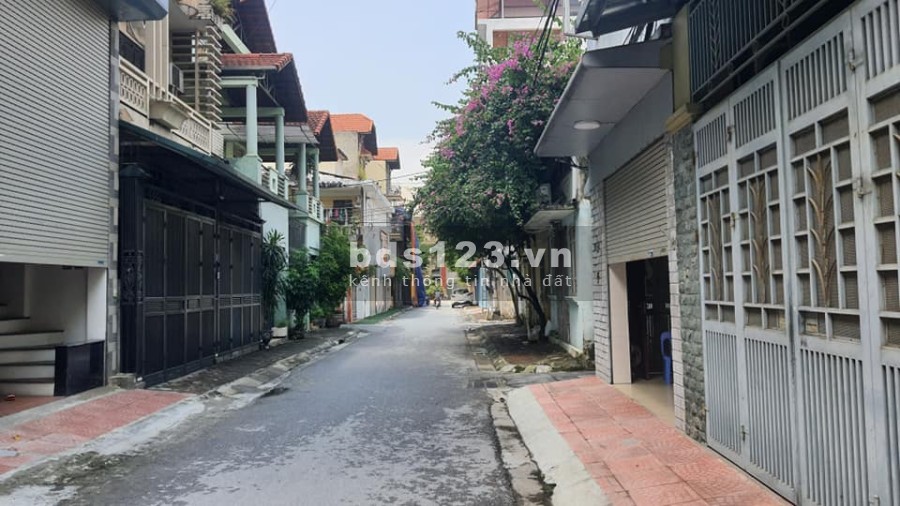 Cần bán gấp đất phân lô phố Nguyễn Sơn, Long Biên, Hà Nội.