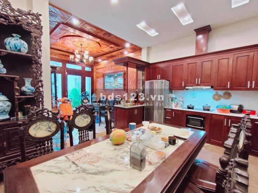 Bán nhà siêu hiếm Lâm Du, gần phố nhà đẹp dtsd 55m2, 5 tầng đúc mt 5m giá 5.5 tỷ tặng nội thất